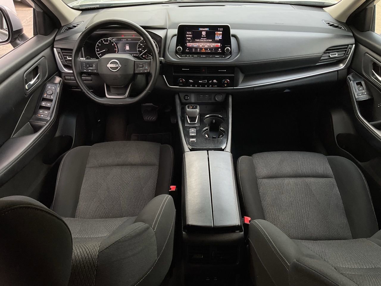 Used 2025 Nissan Rogue SV image 20