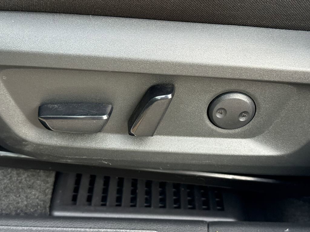 Used 2023 Nissan Rogue SV image 21