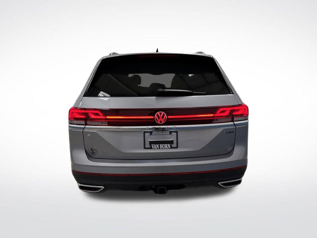 Used 2024 Volkswagen Atlas SE w/ Panoramic Sunroof Package image 14