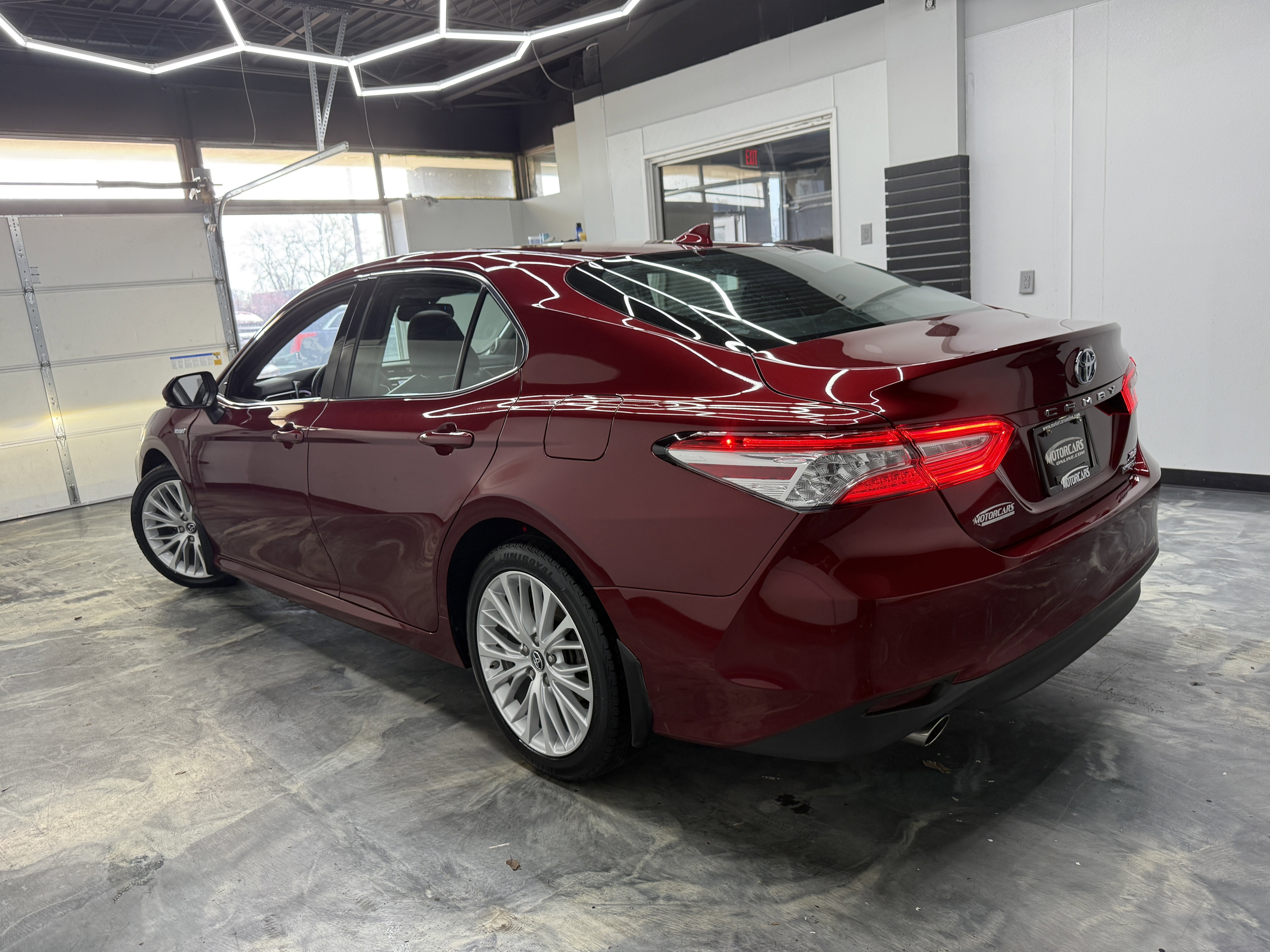Used 2018 Toyota Camry XLE FWD image 3