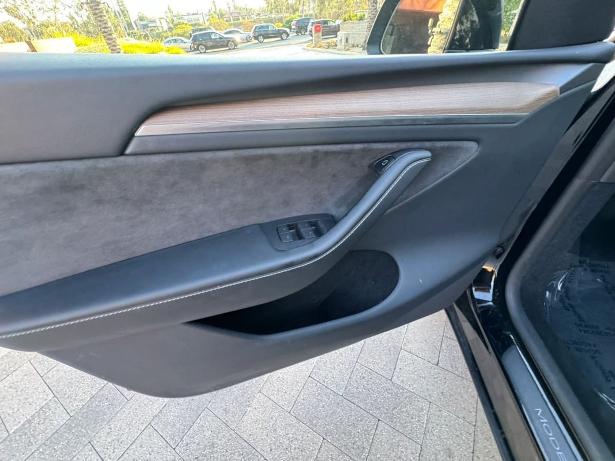 Used 2023 Tesla Model Y Long Range AWD/4WD image 31
