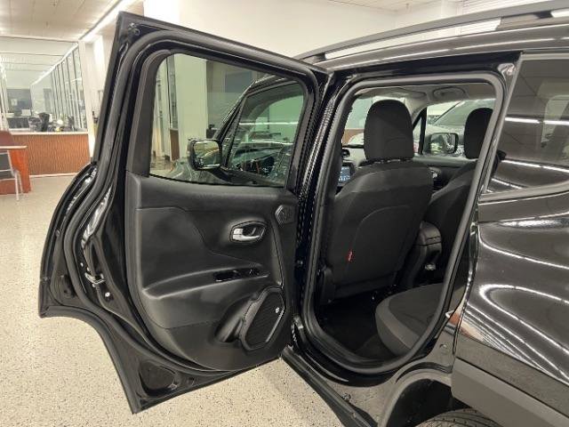 Used 2019 Jeep Renegade Trailhawk w/ Cold Weather Group II AWD/4WD image 26