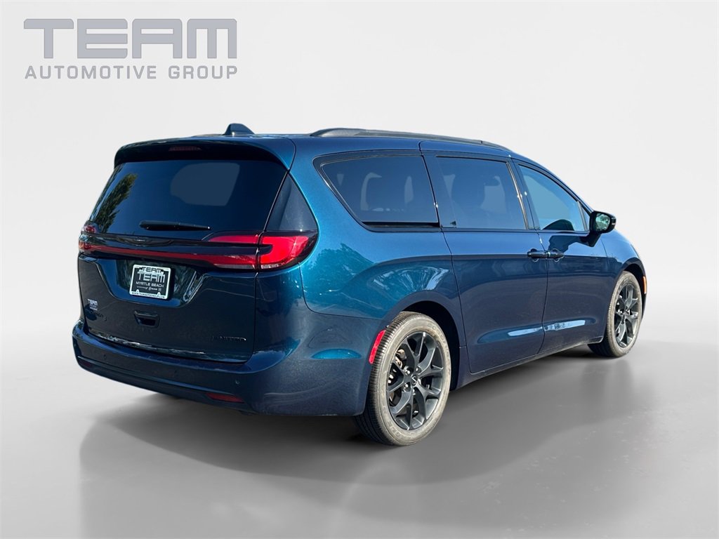 Certified 2025 Chrysler Pacifica Limited image 7