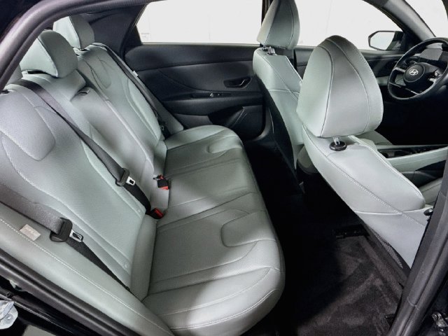 Certified 2025 Hyundai Elantra Limited FWD image 30