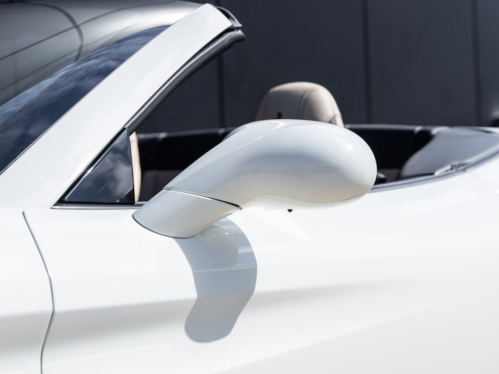 Used 2015 Ferrari California T RWD image 18