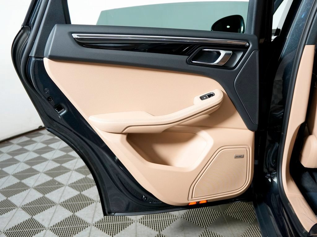 Certified 2026 Porsche Macan AWD/4WD image 30