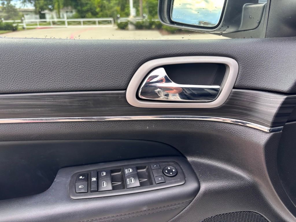 Used 2021 Jeep Grand Cherokee Limited AWD/4WD image 19