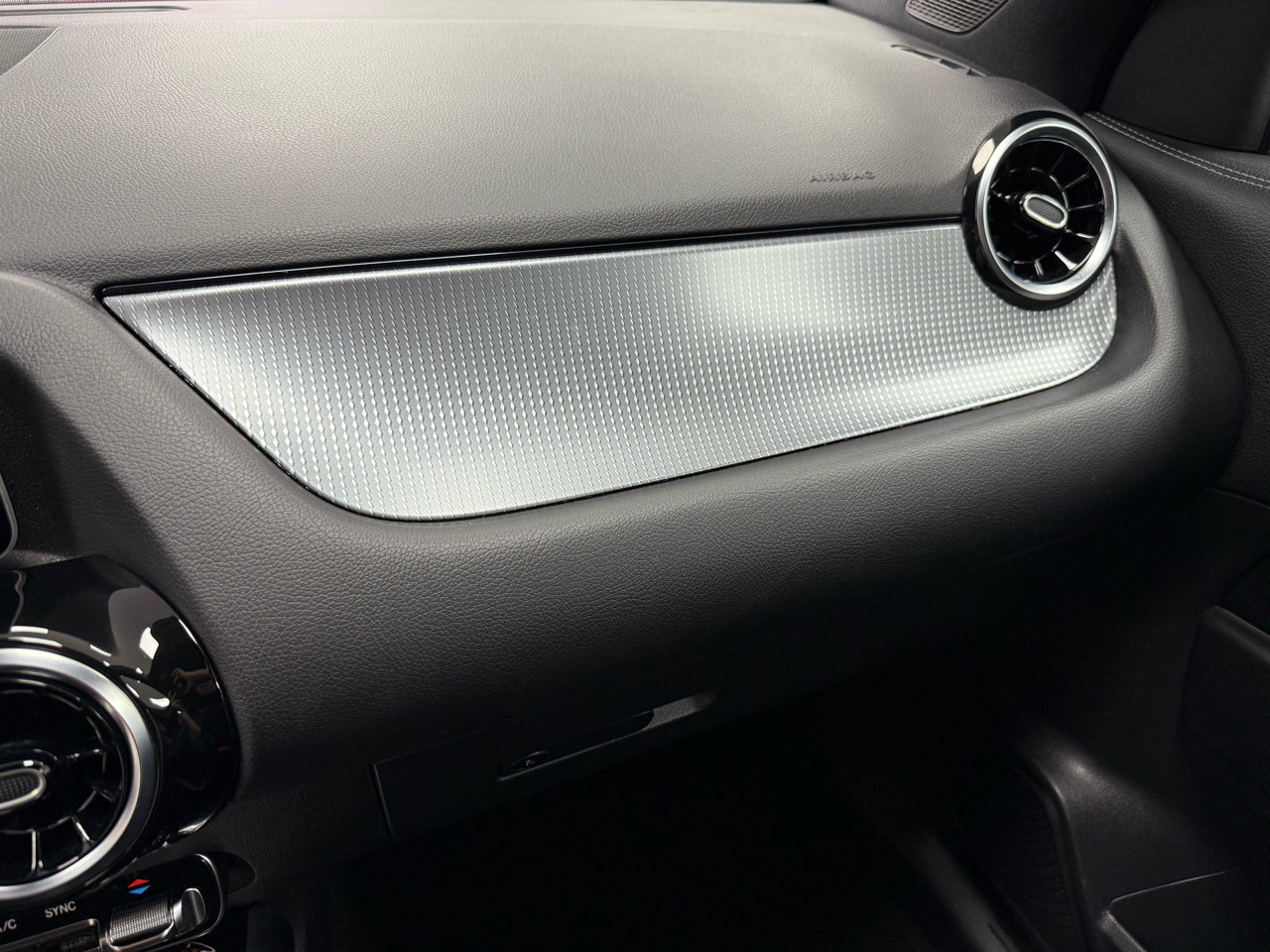 Used 2021 Mercedes-Benz GLA 250 4MATIC w/ Premium Package image 24