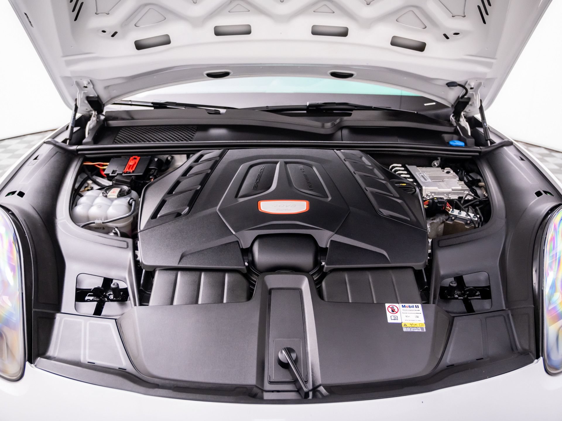 Certified 2023 Porsche Cayenne Turbo AWD/4WD image 36