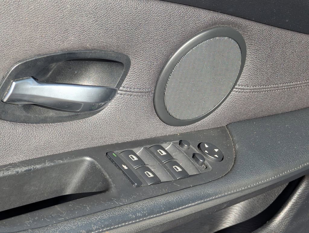 Used 2010 BMW 528i Sedan image 24