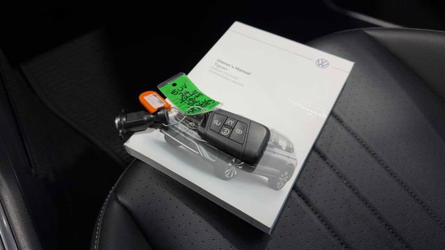 Used 2024 Volkswagen Tiguan SE R-Line image 35