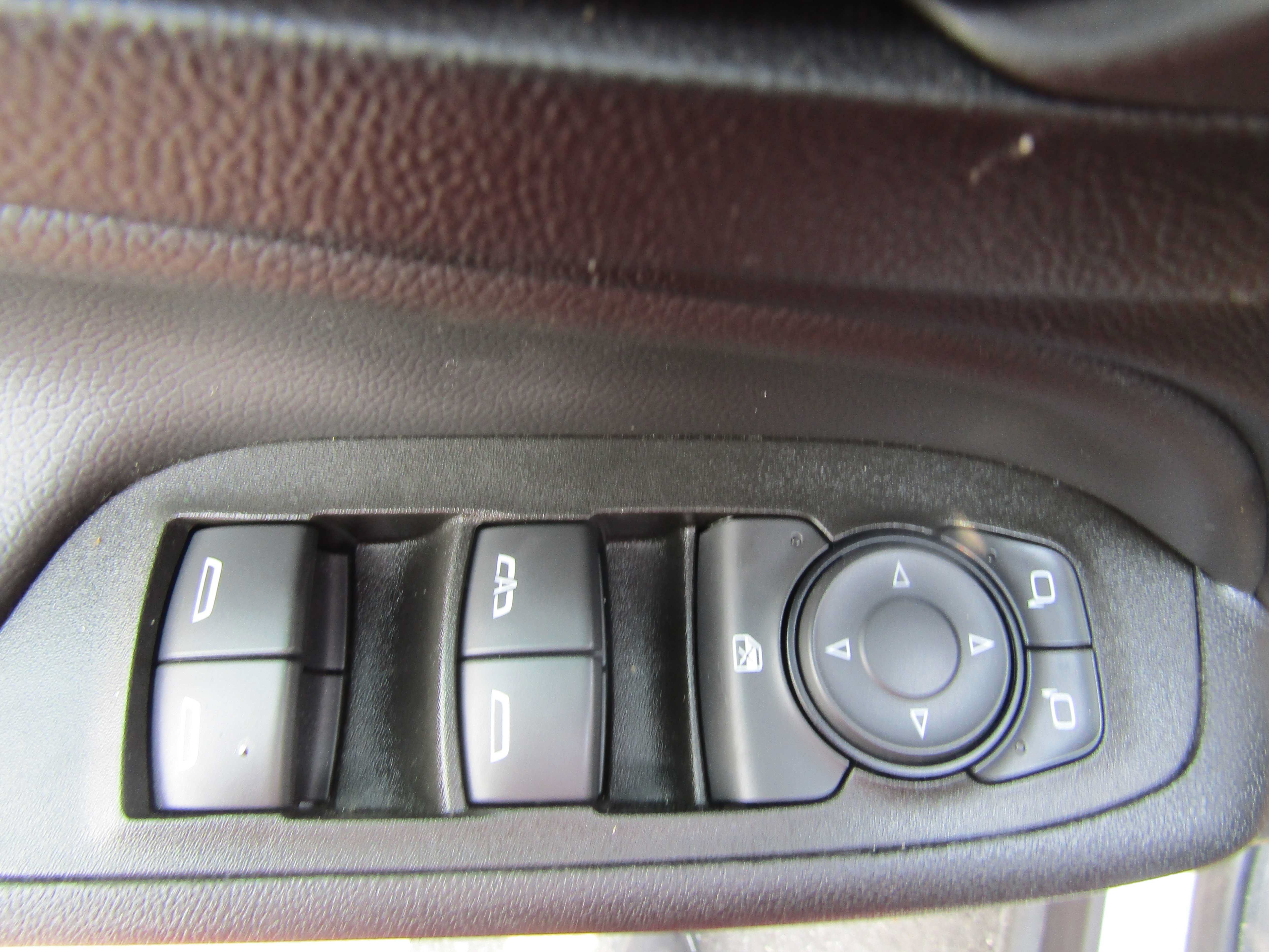 Used 2023 Chevrolet Equinox LT w/ LPO, Floor Liner Package AWD/4WD image 11