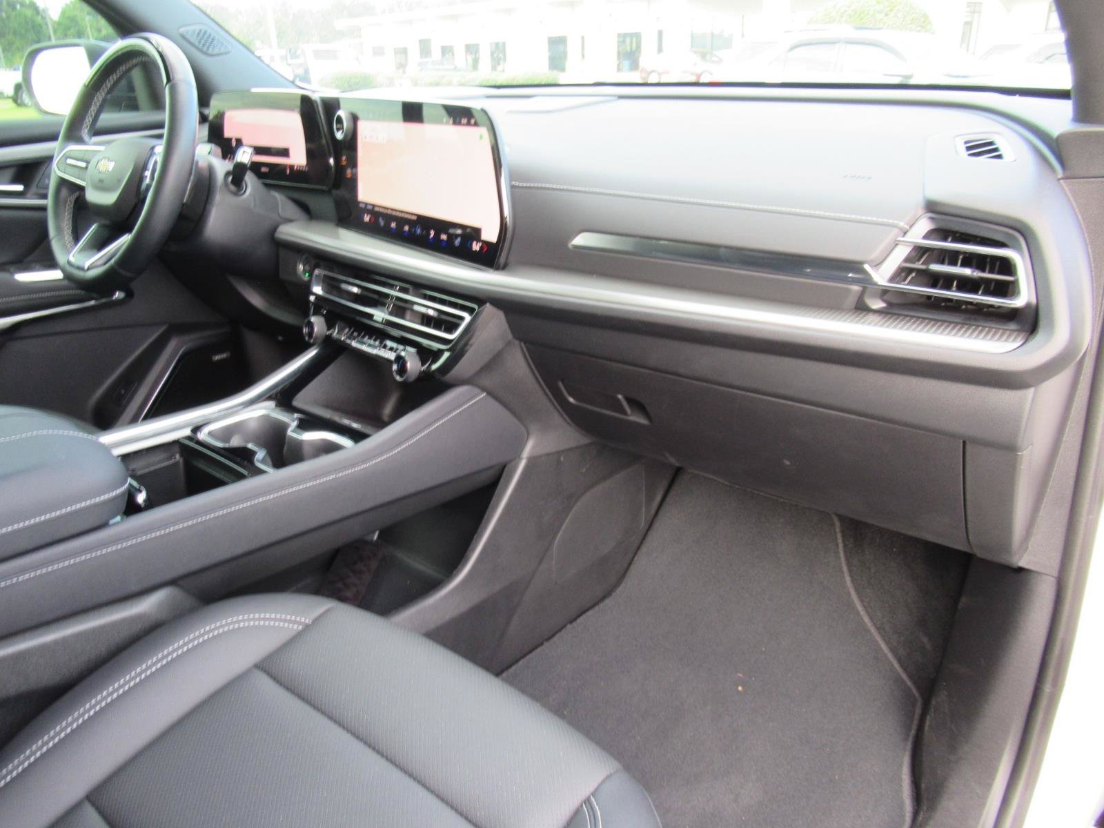 Used 2024 Chevrolet Traverse LT w/ Enhanced Driving Package FWD image 12