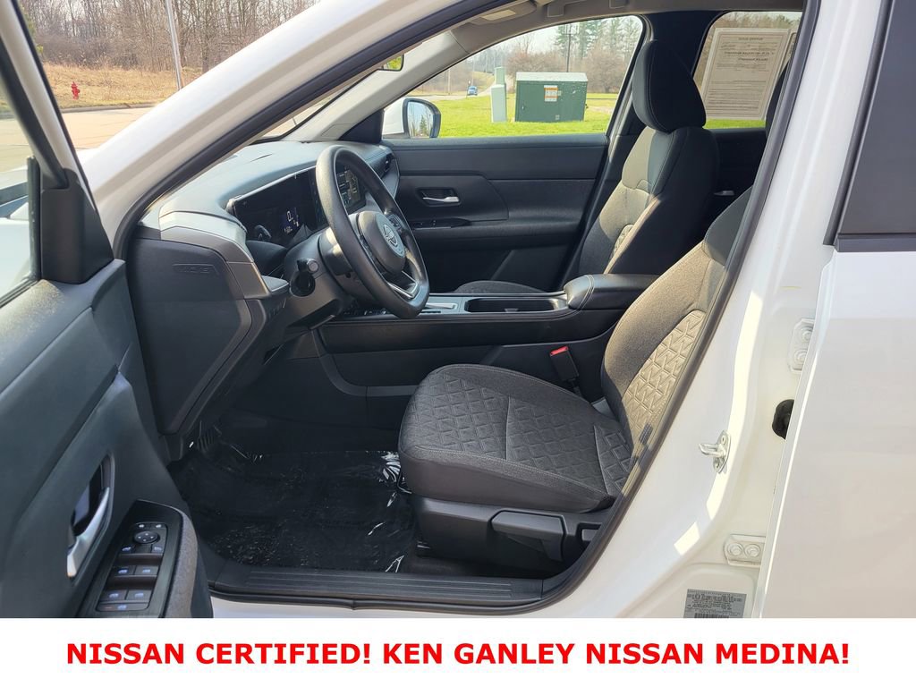 Certified 2025 Nissan Kicks SV AWD/4WD image 34