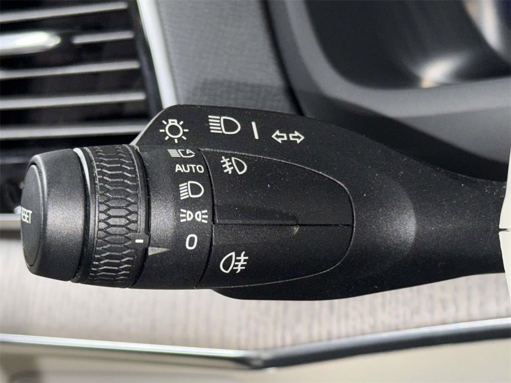 Used 2024 Volvo XC90 B6 Plus w/ Protection Package Premier image 28