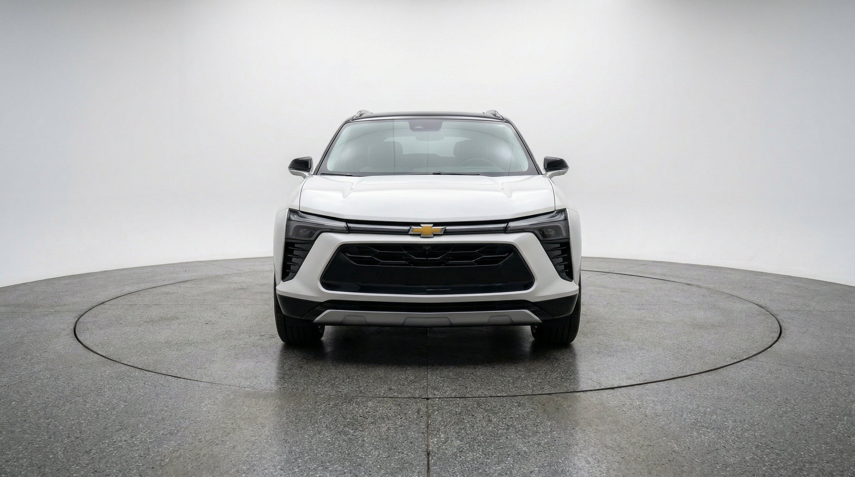 Used 2025 Chevrolet Blazer LT FWD image 2