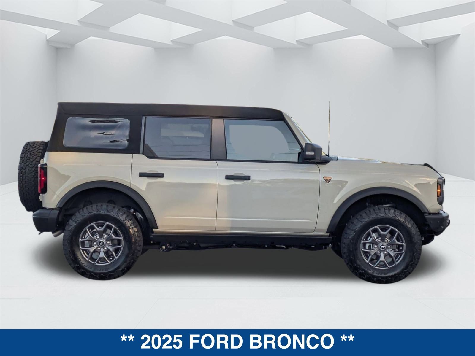 New 2025 Ford Bronco Badlands video 3