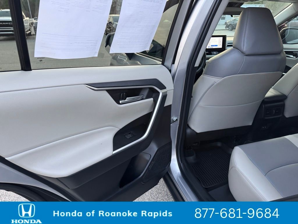 Used 2023 Toyota RAV4 XLE Premium image 19