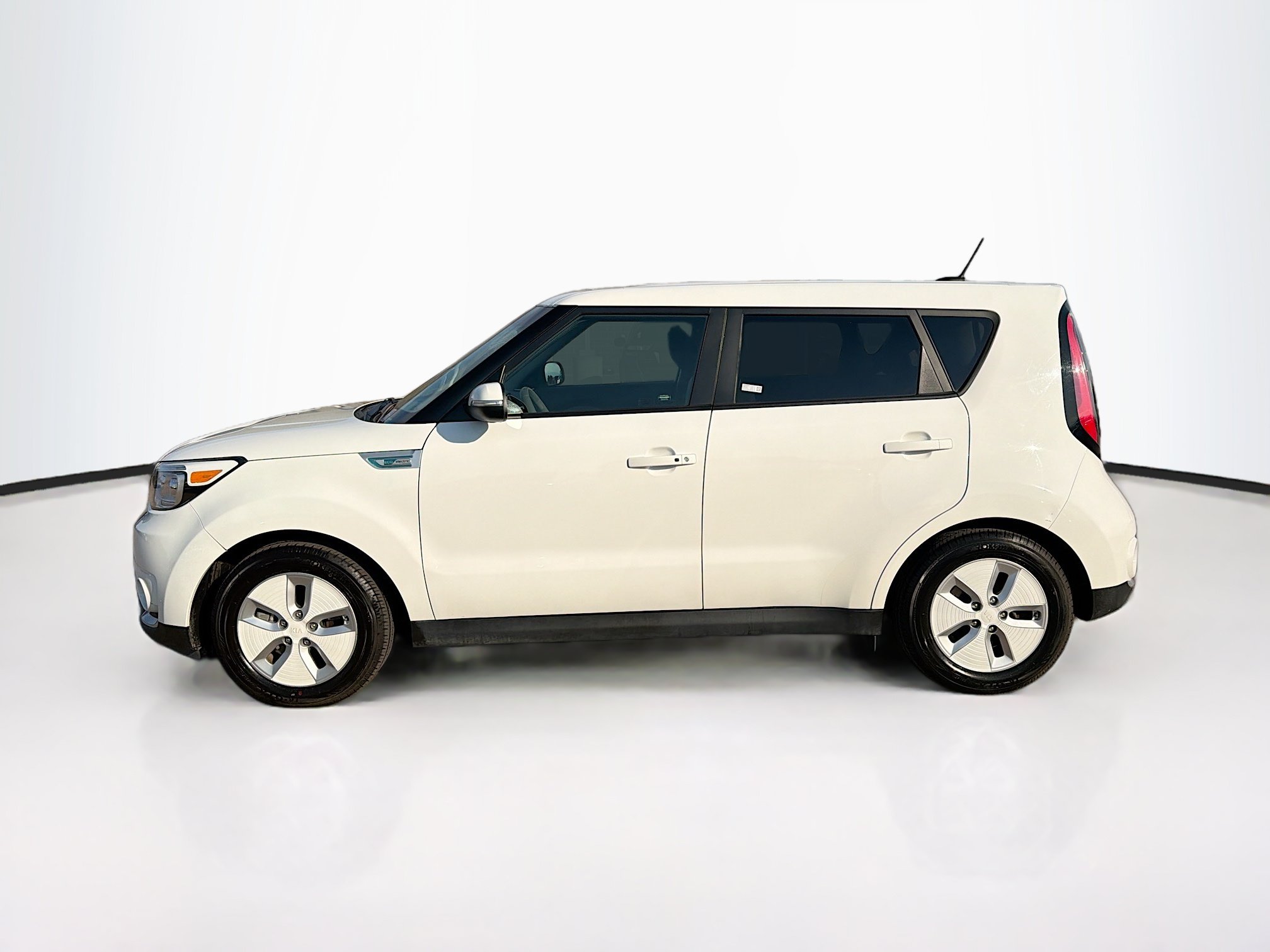 Used 2016 Kia Soul EV FWD image 4