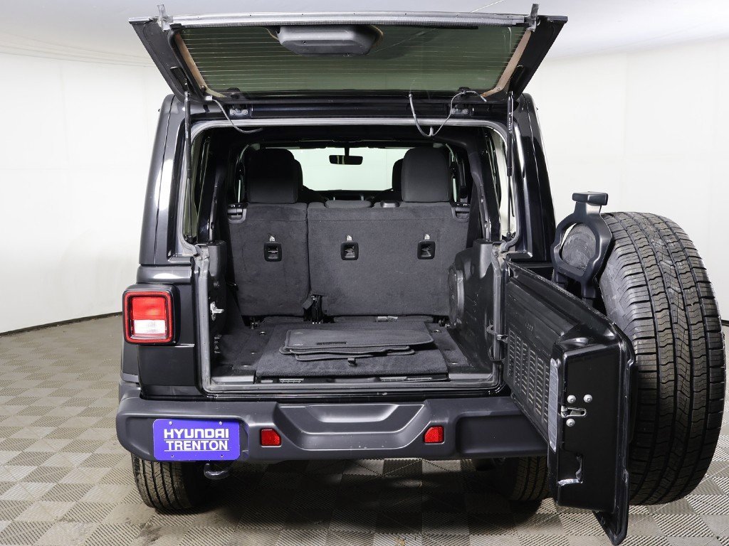 Used 2020 Jeep Wrangler Unlimited Sahara w/ Uconnect 4C Nav & Sound Group image 12