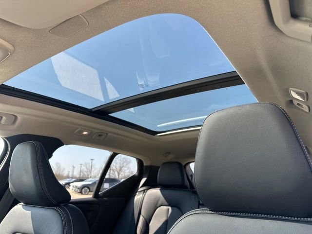 Certified 2023 Volvo XC40 B5 Ultimate w/ Climate Package image 18