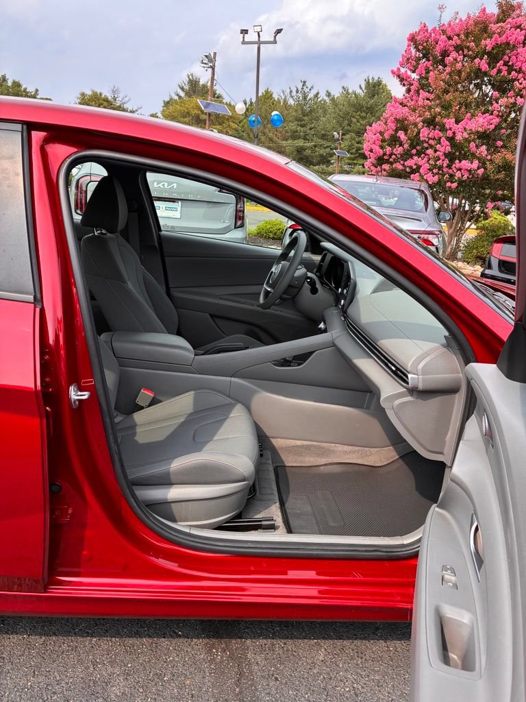 Used 2023 Hyundai Elantra SEL FWD image 18