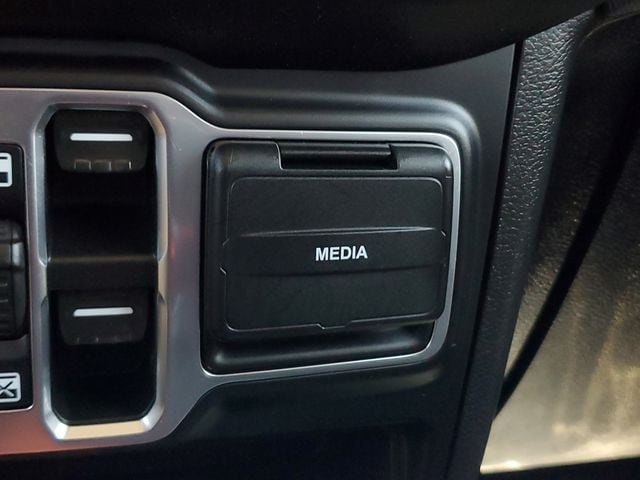 Used 2021 Jeep Gladiator Sport AWD/4WD image 31