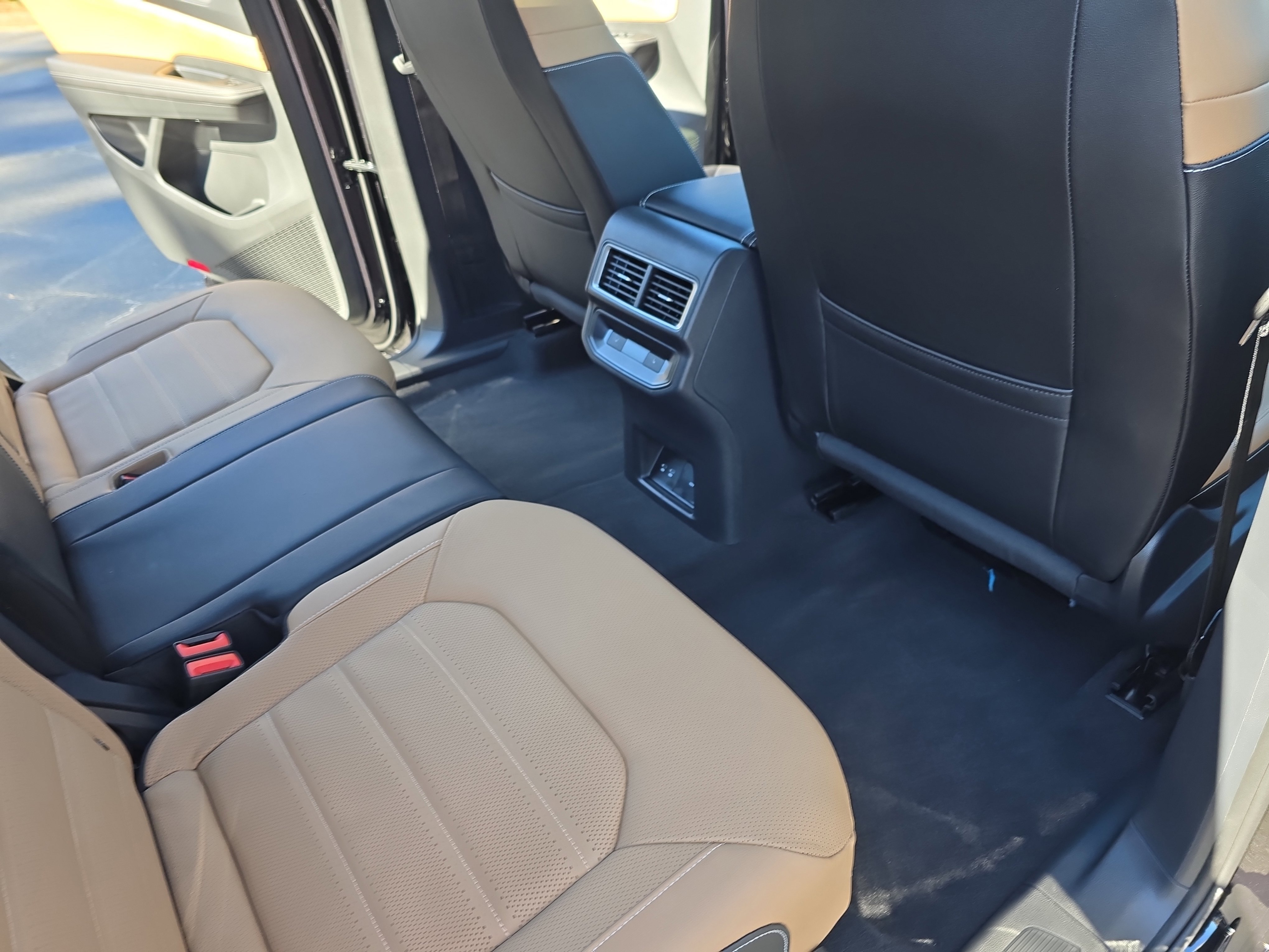 New 2026 Volkswagen Atlas Cross Sport SEL R-Line image 11