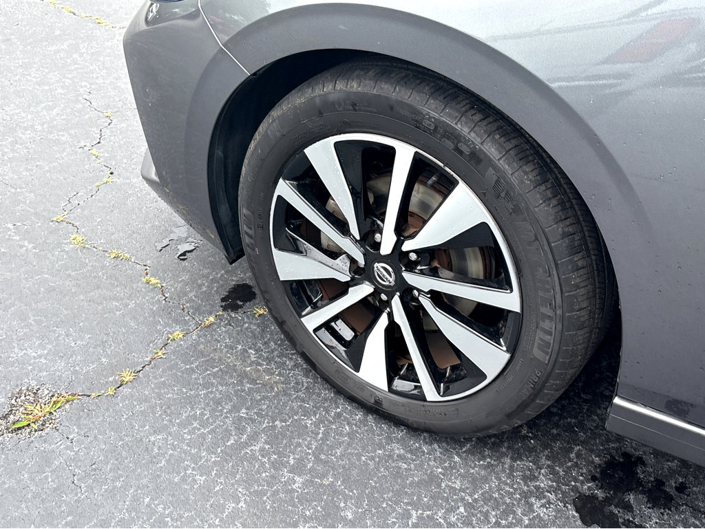 Used 2023 Nissan Sentra SV w/ SV Premium Package FWD image 25