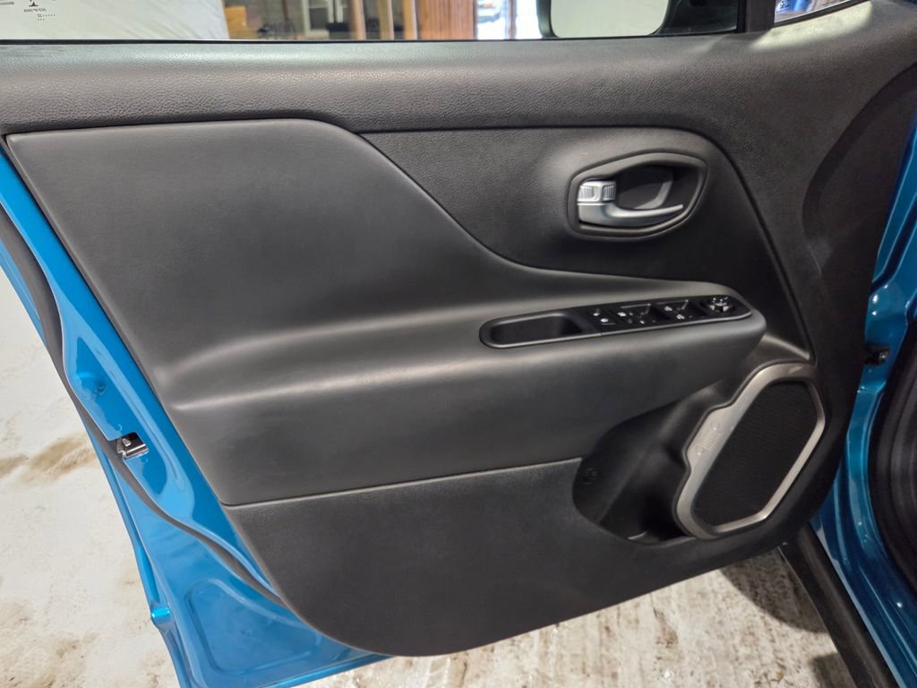 Used 2022 Jeep Renegade Limited image 13