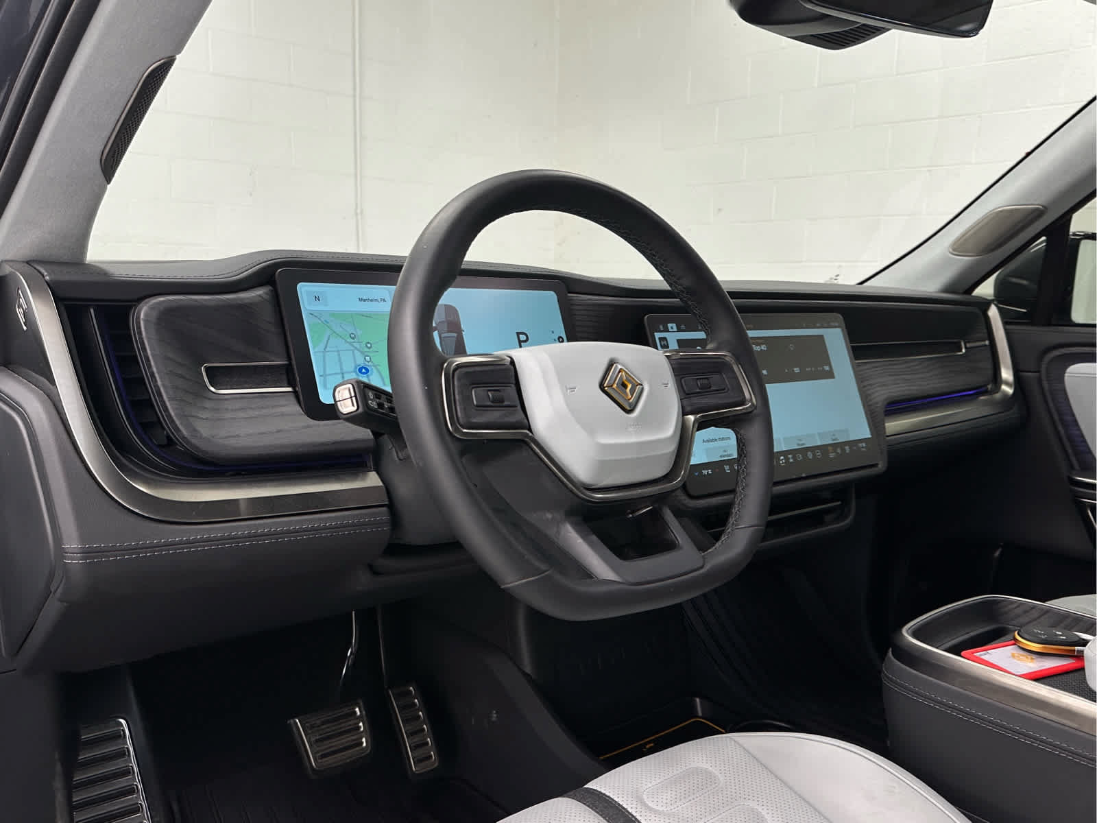 Used 2024 Rivian R1S Adventure Dual AWD/4WD image 10