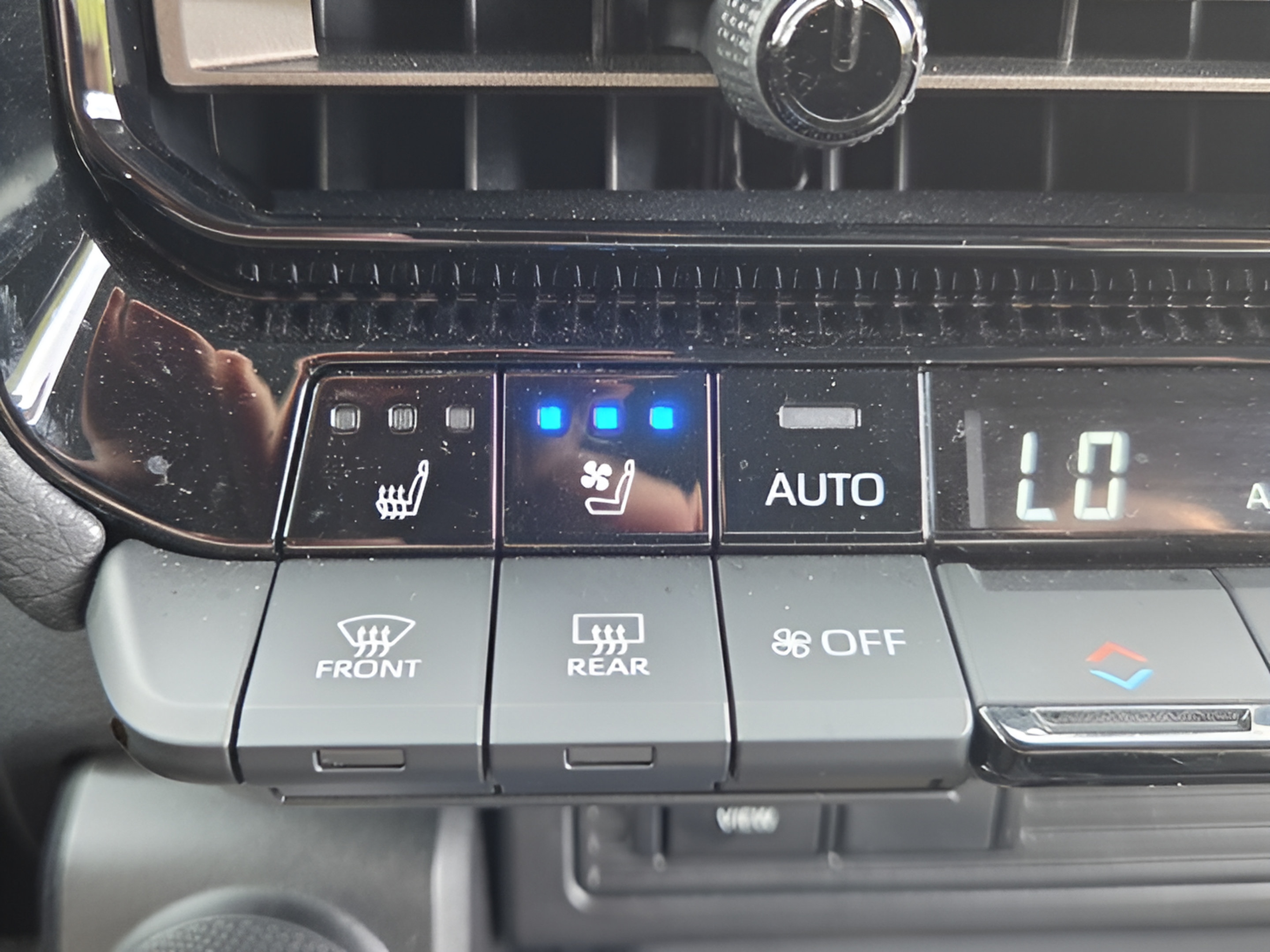 Used 2025 Toyota Land Cruiser w/ Premium Package AWD/4WD image 29