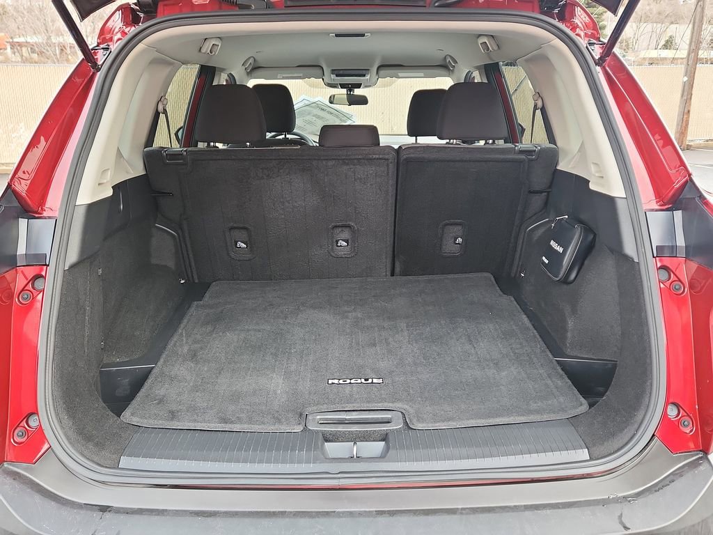 Used 2023 Nissan Rogue SV image 11