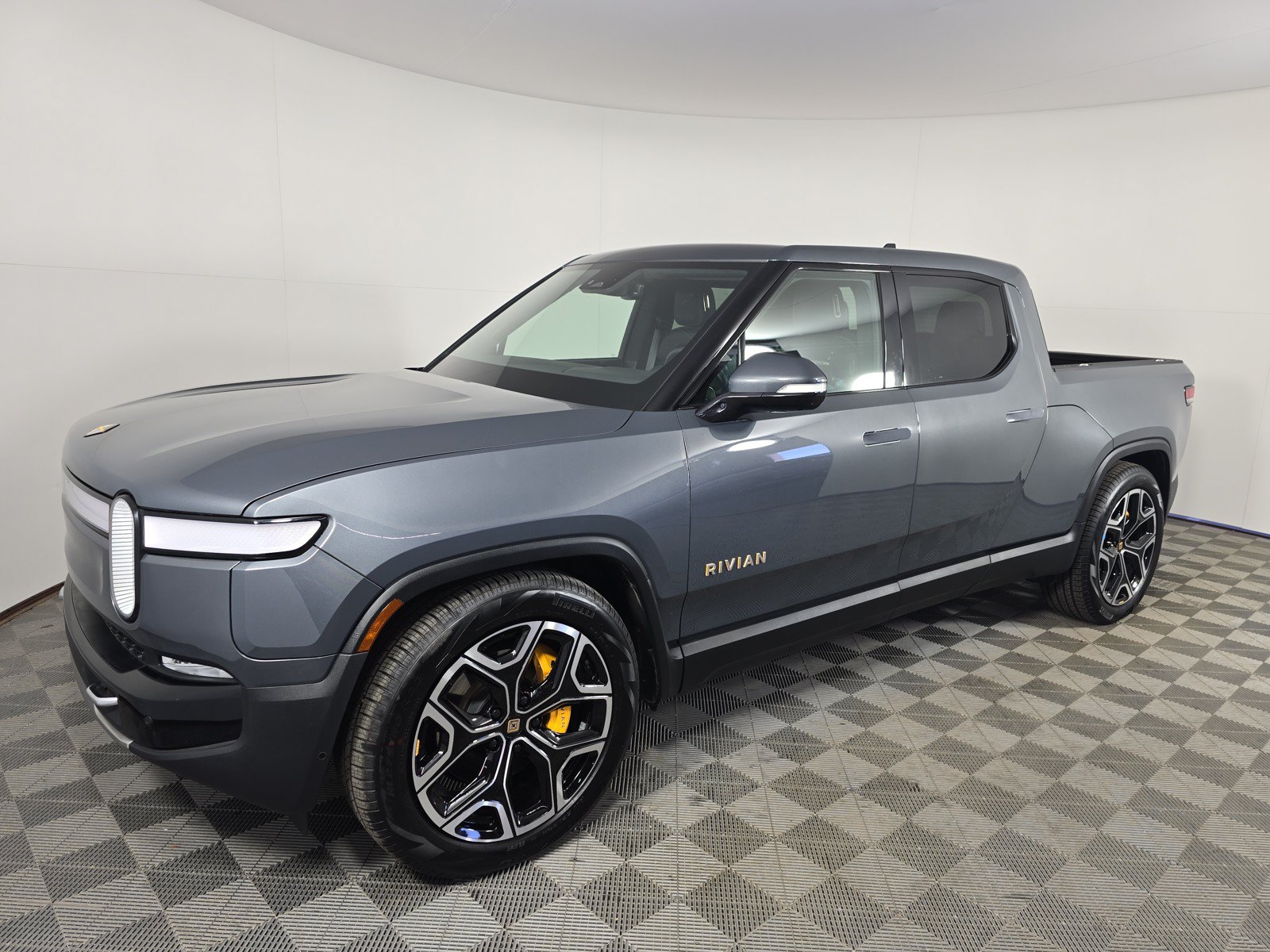Used 2024 Rivian R1T Adventure AWD/4WD image 1