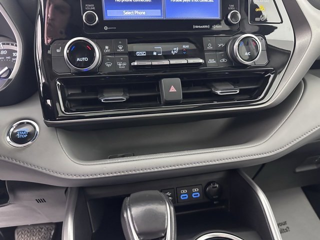 Used 2022 Toyota Highlander XLE image 32