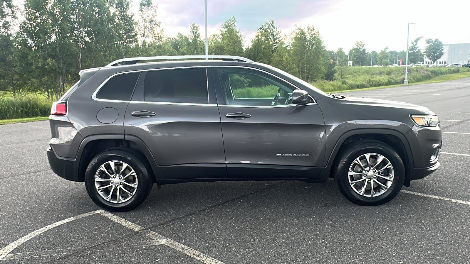 Used 2019 Jeep Cherokee Latitude Plus w/ Comfort/Convenience Group image 4