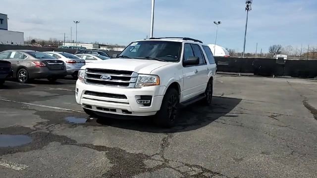 Used 2016 Ford Expedition XLT w/ Equipment Group 202A AWD/4WD image 3