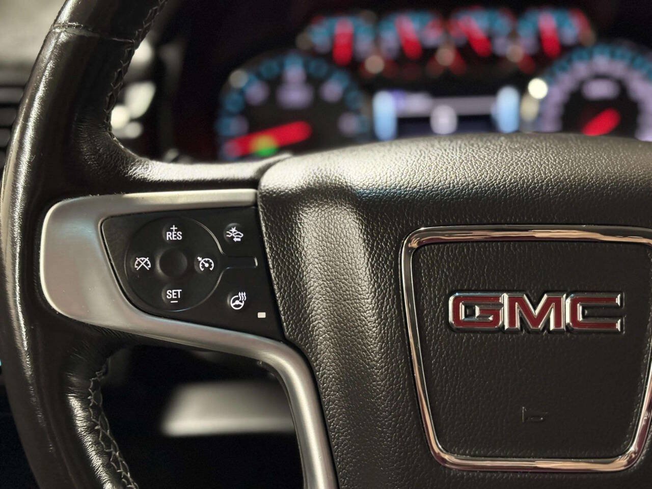 Used 2018 GMC Yukon SLT w/ Open Road Package AWD/4WD image 40