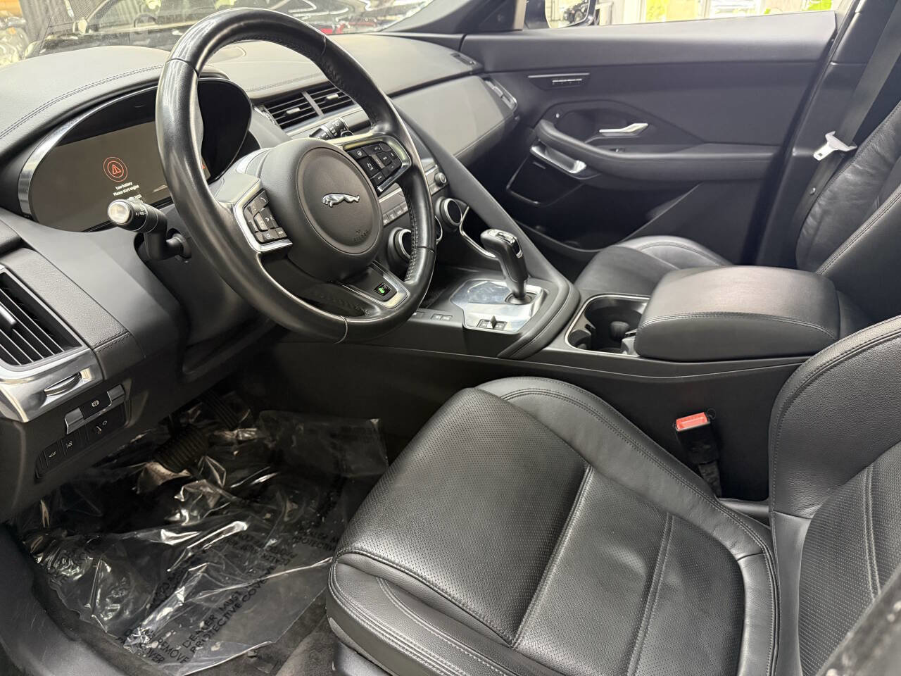 Used 2019 Jaguar E-PACE SE image 19