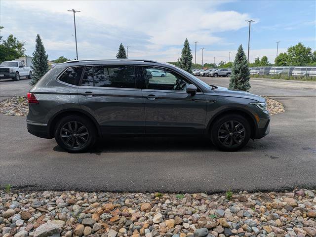 Used 2023 Volkswagen Tiguan SE w/ Panoramic Sunroof Package FWD image 6