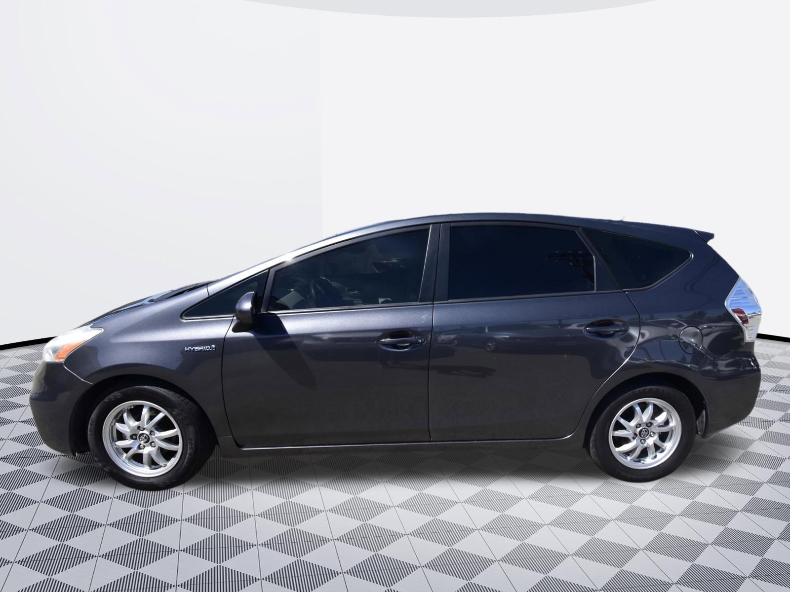 Used 2013 Toyota Prius V Three FWD image 4