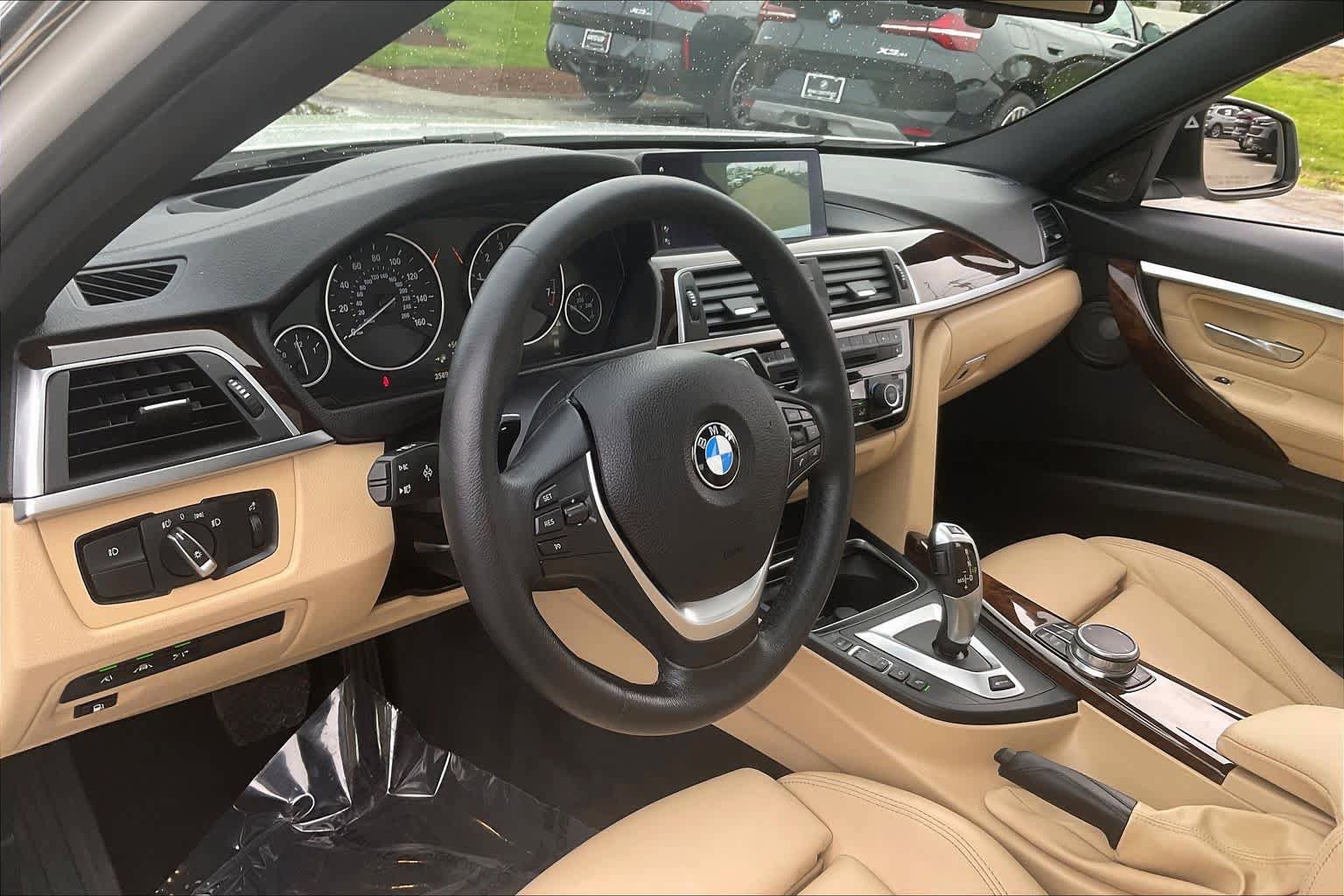 Used 2018 BMW 330e w/ Premium Package RWD image 17