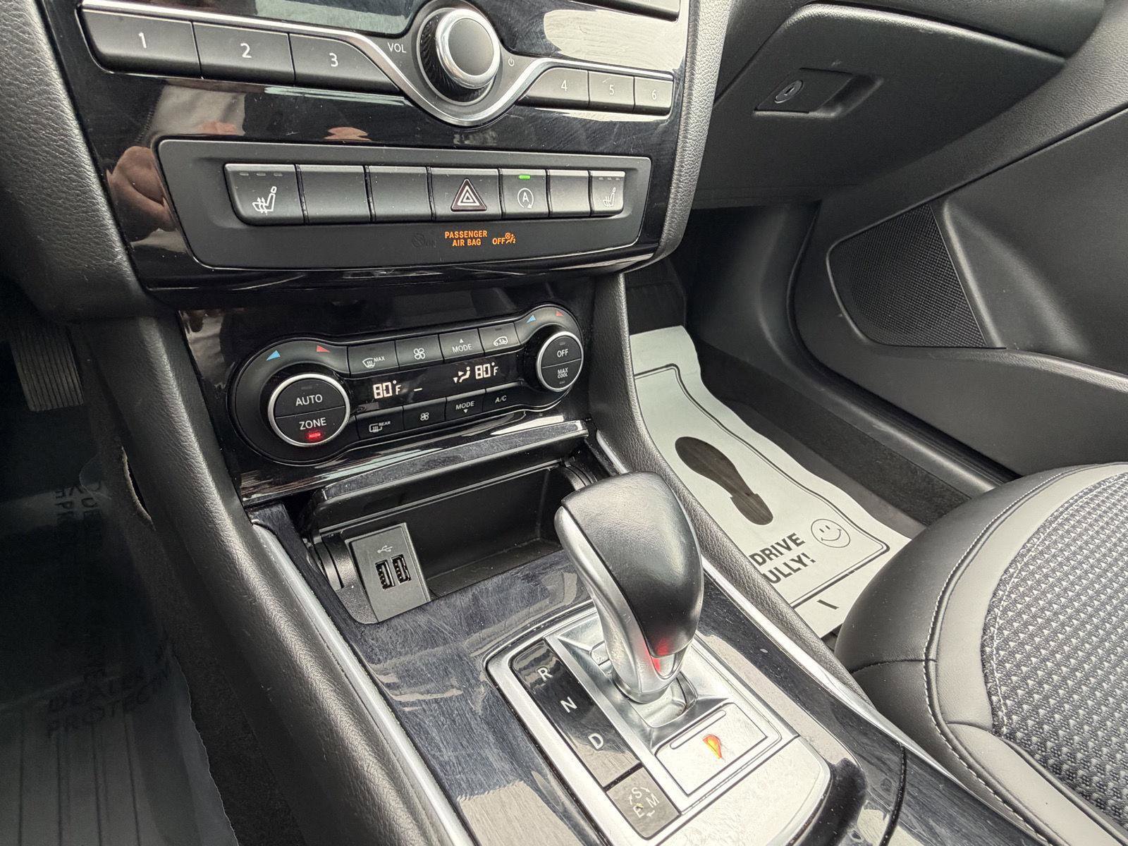Used 2018 INFINITI QX30 AWD image 16