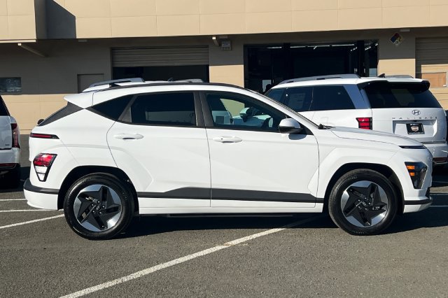 Certified 2024 Hyundai Kona SEL FWD image 3