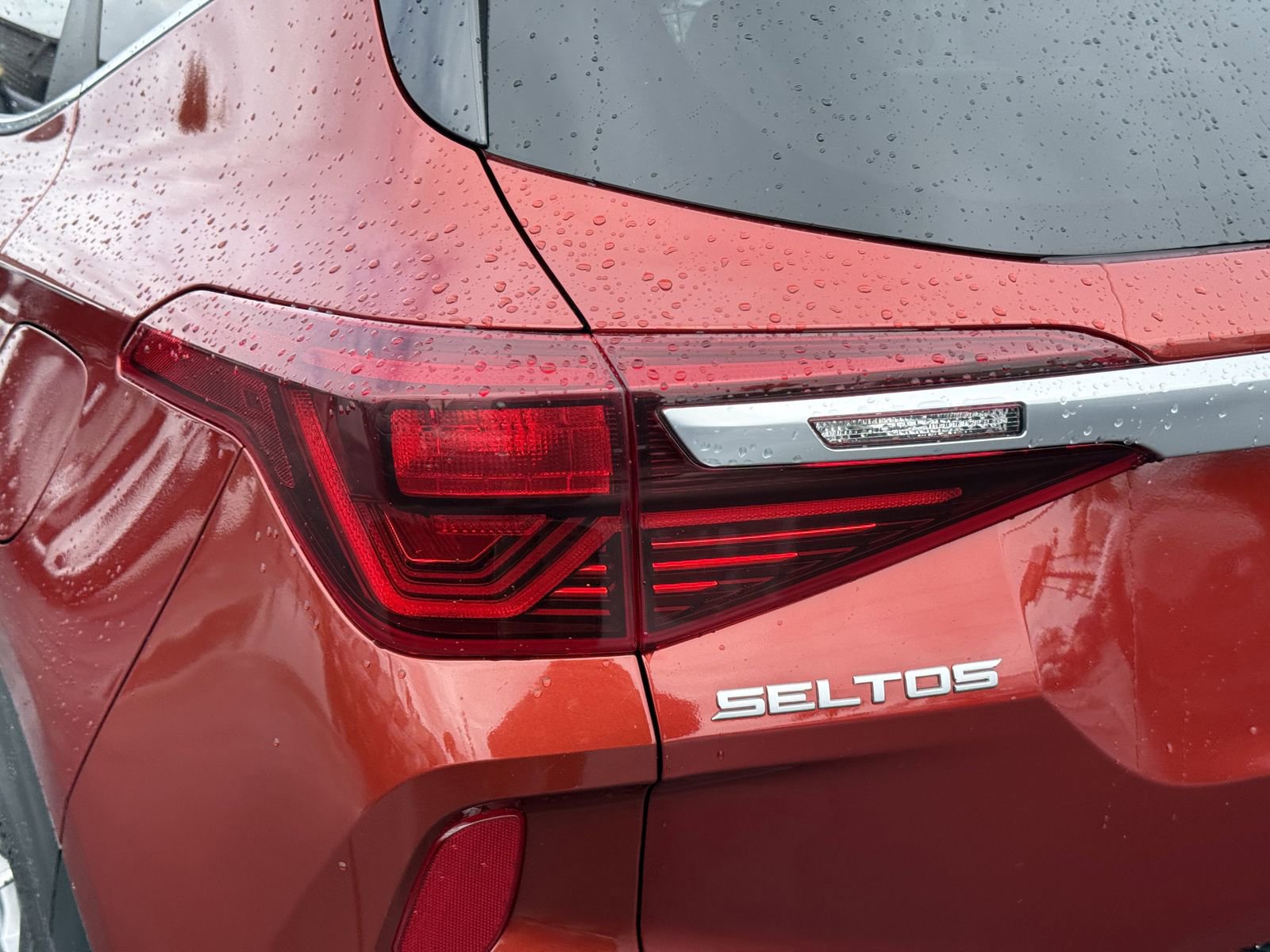 Used 2023 Kia Seltos S w/ Navigation Package FWD image 11