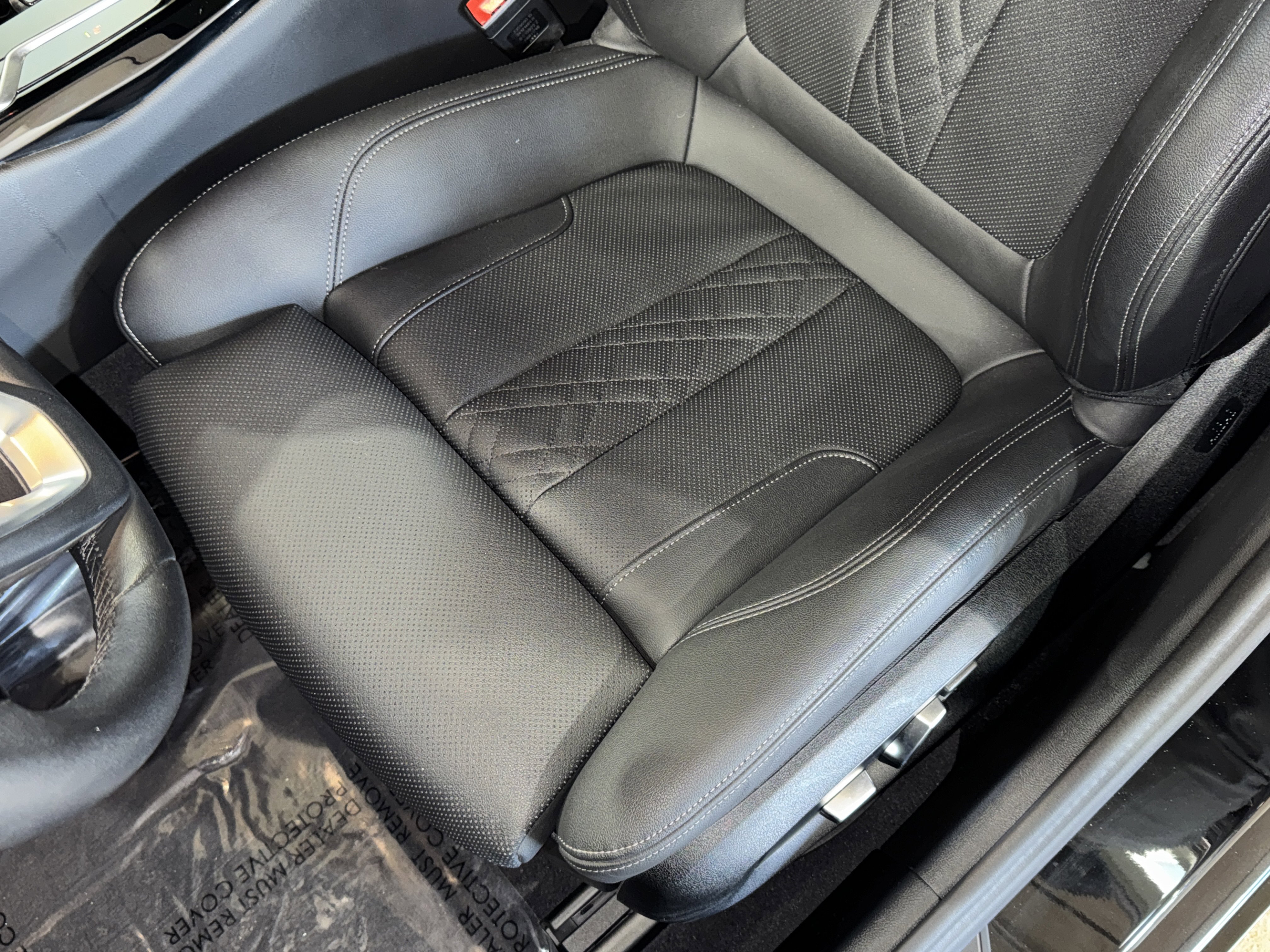 Used 2023 BMW 540i w/ Premium Package image 31