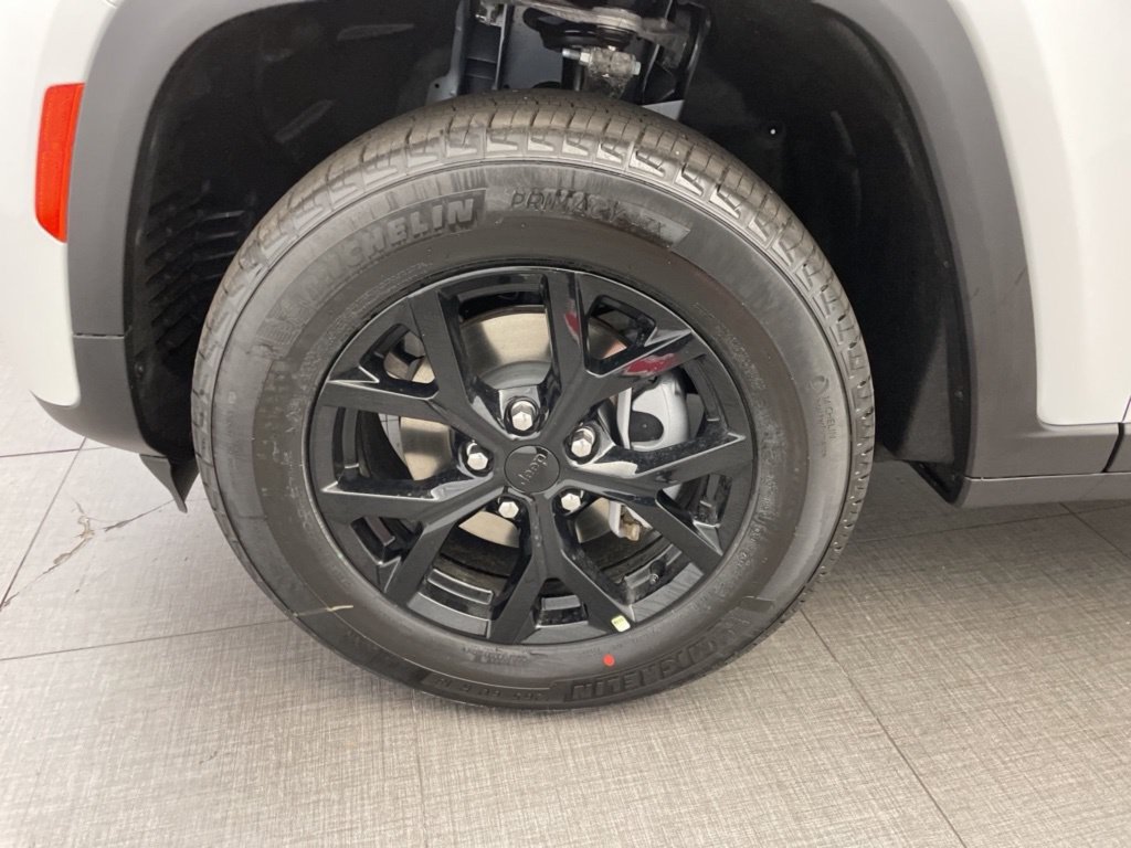 New 2026 Jeep Grand Cherokee Altitude RWD image 8