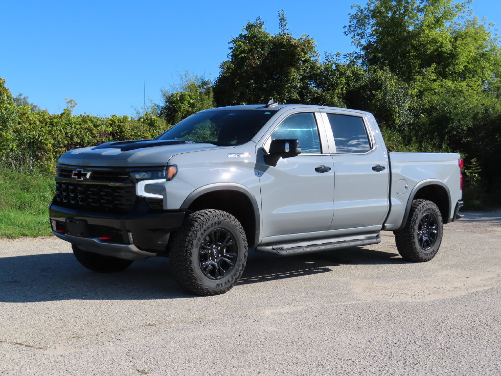 Used 2024 Chevrolet Silverado 1500 ZR2 w/ Technology Package AWD/4WD image 8