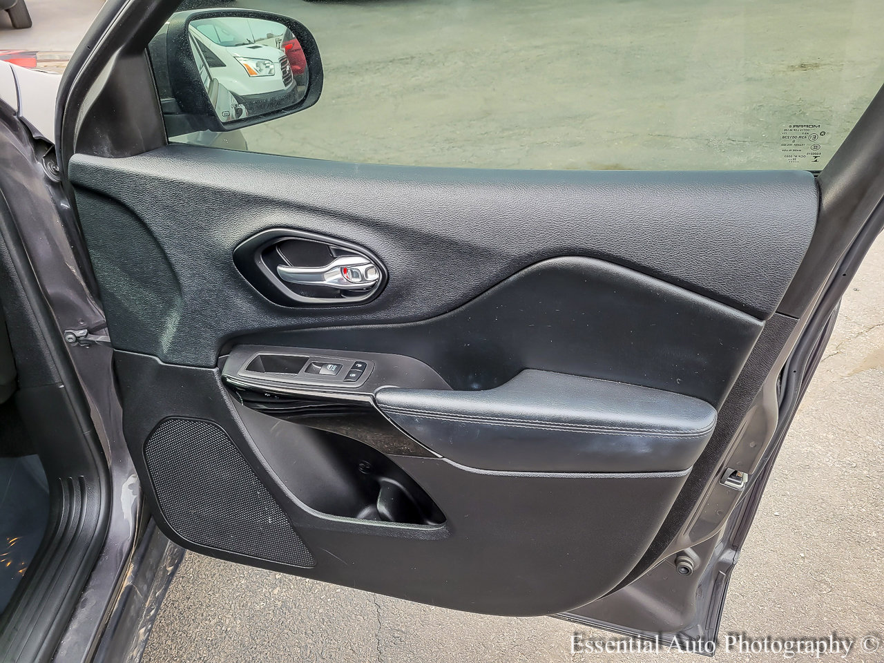 Used 2021 Jeep Cherokee Latitude Plus image 28
