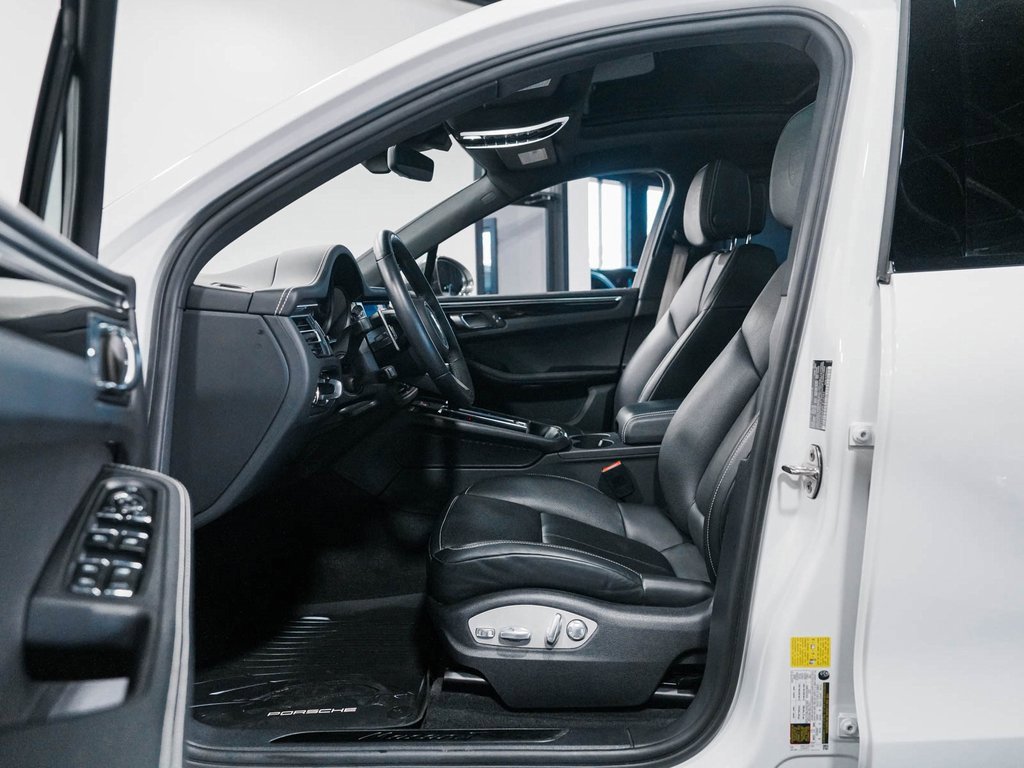 Used 2023 Porsche Macan image 30